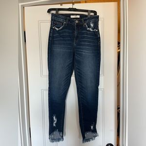 KanCan distressed cropped jeans. Size 27.